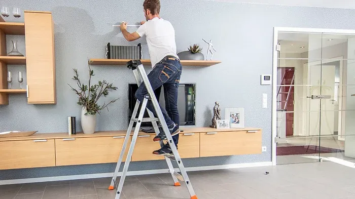 المونيم stepladder