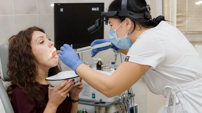 ڪنن کي ڌوئڻ